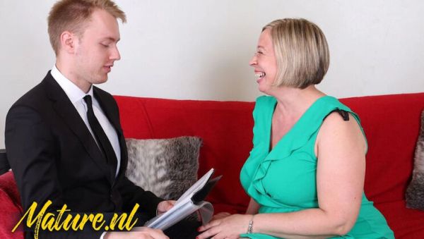 Curvy British Mature Fucks Real Estate Agent for Rent Discount - Blonde BBW Riding Cock - veryfreeporn.com - Britain on v0d.com