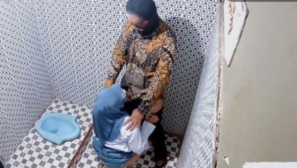 Indonesian Hijab Teacher Fucks Student in Public Toilet - Clarelia Jamsen Blowjob Viral - porntry.com - Indonesia on v0d.com