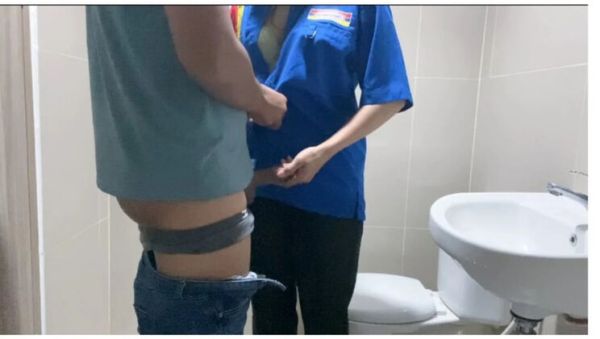 Hijab Girl Clarelia Rough Toilet Sex With Jamsen - Indonesian Amateur Blowjob & Cum in Mouth - veryfreeporn.com - Britain - Indonesia on v0d.com
