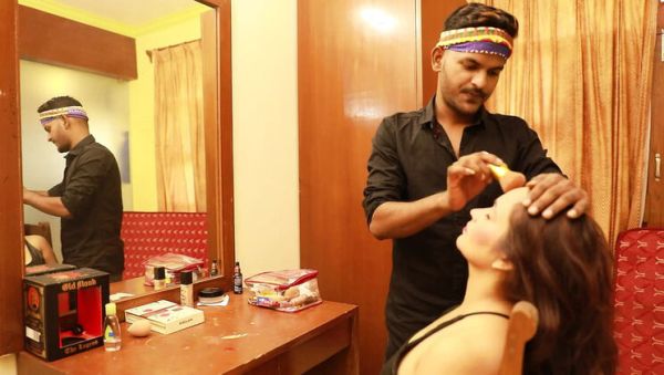 Devar caught stepmom and stepsister in makeup fun - Indian homemade fingering and cum on feet - porntry.com - India on v0d.com