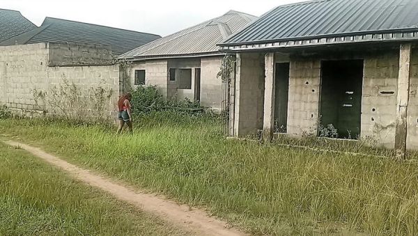 Creamyshuga's Threesome with Two Wives Fucking in Abandoned Building - veryfreeporn.com on v0d.com