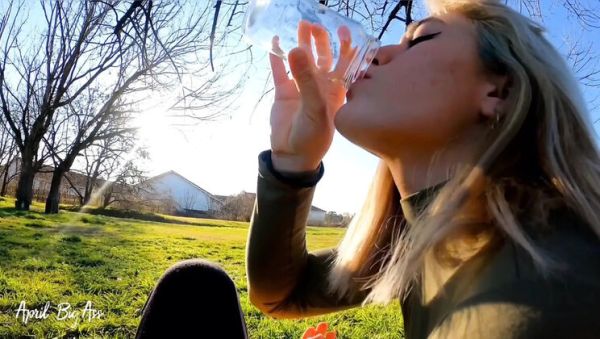 April BigAss Drinks Piss on Street in Real Outdoor Risk - porntry.com - Spain on v0d.com