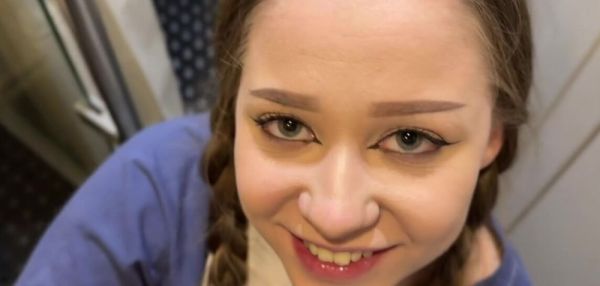Helped Montanasvibe carry her things on the train, then fucked her in the toilet - inxxx.com on v0d.com