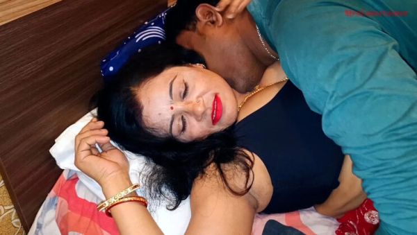 Desi Indian Rich Wife Fingering and Fucking Servant - Rough Sex with Big Nipples - veryfreeporn.com - India on v0d.com