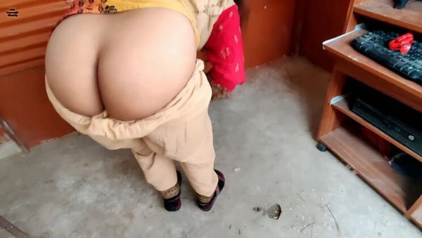 Desi Pakistani Muskan Rani Homemade Viral Sex - Amateur Housewife Doggy Style Fucked - xxxfiles.com - Pakistan on v0d.com