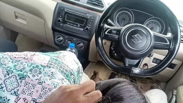 Indian Office Manager Fucks Married Colleague Hard in Car - Rough Sex & Moaning - porntry.com - India on v0d.com