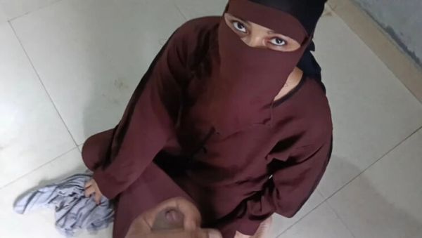 Desi Muslim Blonde Housewife Sucks Boss Cock Close Up - porntry.com - India - Turkey - Indonesia on v0d.com