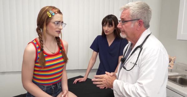 Pervert doctor fucks his patient in the hospital room - alphaporno.com on v0d.com