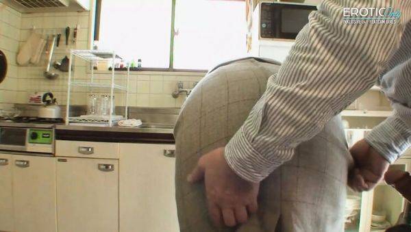 Hot Asian Housewife Gets Horny at Work and Fucks Hard - porntry.com on v0d.com