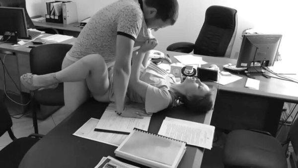 Boss secretly films petite secretary getting fucked on office table - porntry.com on v0d.com