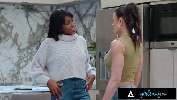 Watch Radiant Penny Barber And Nicole Kitts Action - videomanysex.com on v0d.com