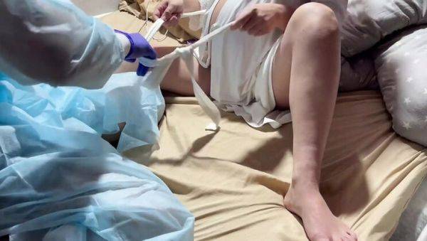 Perverted Doctor Fucks Pregnant MILF in Doggy Style - Creampie Finish - xxxfiles.com on v0d.com