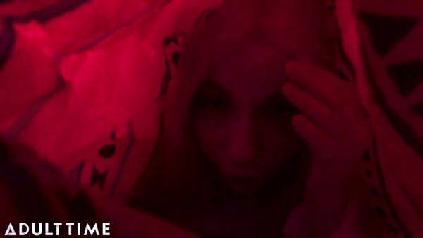 Kenzie Reeves - Gets Stuck & Has Hot A Fuck With Her Friend - hotmovs.com on v0d.com