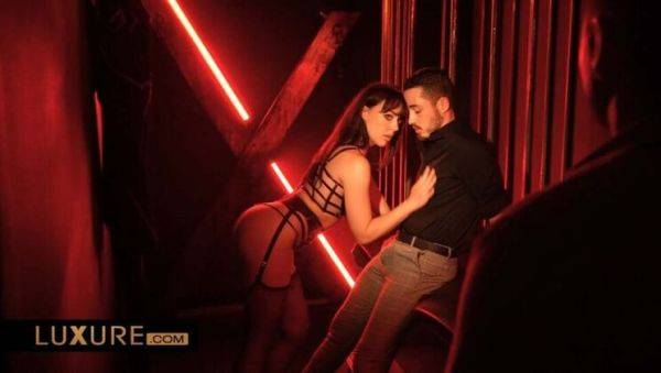Hot Brunette Couple Shares Wife in Swinger Club Threesome - porntry.com on v0d.com
