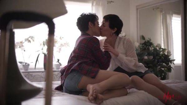 Brooklyn Gray First Day Of College - Olive Glass, Brooklyn Gray - videomanysex.com on v0d.com