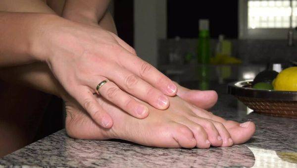 Amateur Brunette MILF Ashley Dark Solo Pussy Play in 4K - Real Homemade Foot Fetish Hookup - veryfreeporn.com - Germany on v0d.com