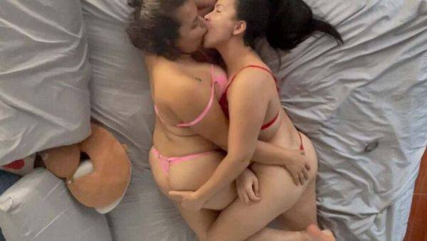 Hot Lesbian Roommates Play Truth or Dare and End Up Kissing Passionately - porntry.com - Colombia on v0d.com