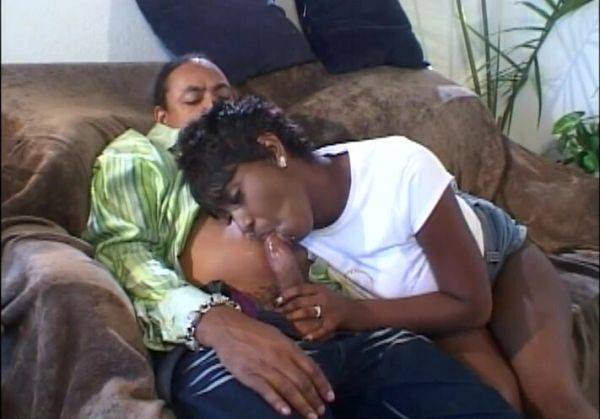 Ebony beauty gives it a nice shine ahead of getting fucked - alphaporno.com on v0d.com