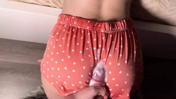 Stepsister Says Don't Stick It In! But Rubbing Her Wet Pussy Feels Too Good - Mia Foster - veryfreeporn.com on v0d.com