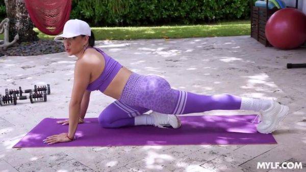 Perfect Ass, Perfect Form 2 - videomanysex.com on v0d.com