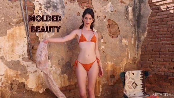 Molded Beauty - Bella Donna - hotmovs.com on v0d.com
