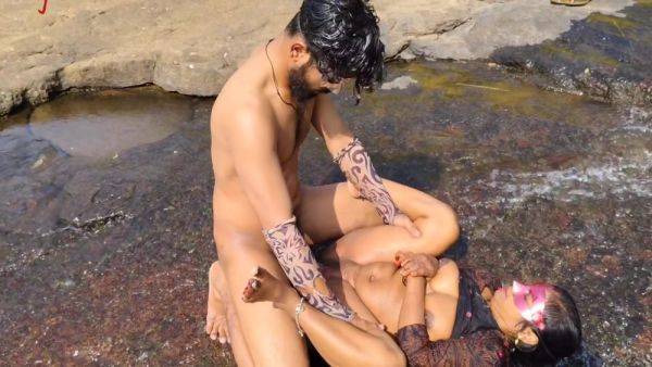 Hindi Sex And Devar Bhabhi In Today Stepbrother In Law And Stepsister In Law Outdoor Shoot Video - desi-porntube.com - India on v0d.com