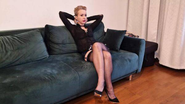 Horny MILF Wanilianna Fucks Herself with Dildo in 4K Stockings - veryfreeporn.com on v0d.com
