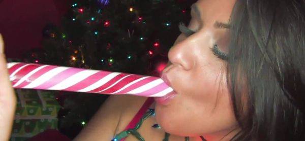 Charley Chase Gets Some Christmas Cock - inxxx.com on v0d.com