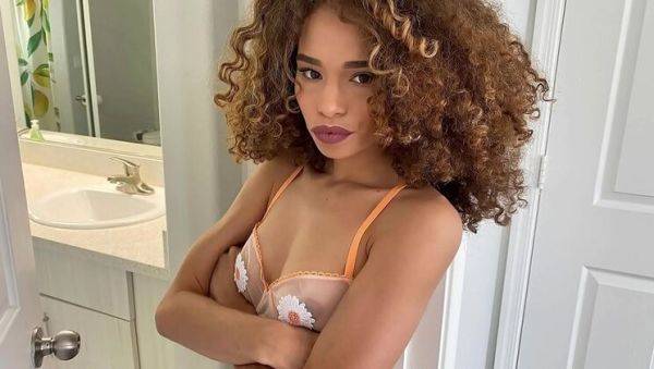 Sexy black stepsister Cecilia Lion strips naked for stepbrother - porntry.com on v0d.com