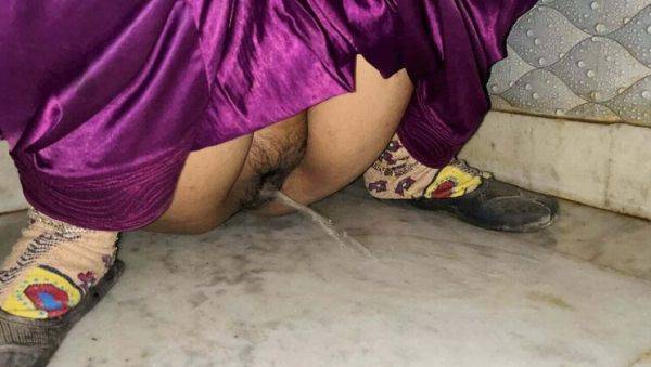 Pooja Bhabhi Pissing in Bathroom - Desi Indian Bhabhi Hardcore Action - xxxfiles.com - India on v0d.com