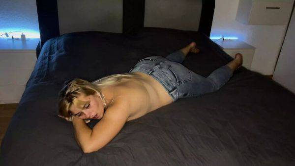 Naked Girl on Bed with Vibrator - Loud Moaning, Wet Pussy, and Multiple Orgasms - Bonieclydeerotik - porntry.com - Germany on v0d.com