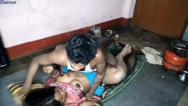 Desi Wife Ji Ko Room Mein Lejakar Raat Bhar Maje Se Choda - Ravikumar - porntry.com - India on v0d.com