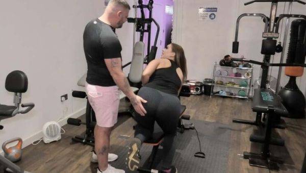 Curvy Brunette Gets Fucked by Older Gym Trainer in Hardcore Workout Sex - xxxfiles.com - Britain on v0d.com