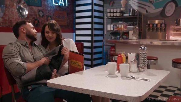 Liz Jordan Sneaking Around At The Diner - videomanysex.com - Jordan on v0d.com
