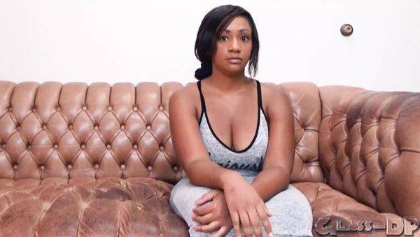 Dee Bators Spreads Her Wet Pussy Open on Casting Couch in 4K - veryfreeporn.com - Usa on v0d.com