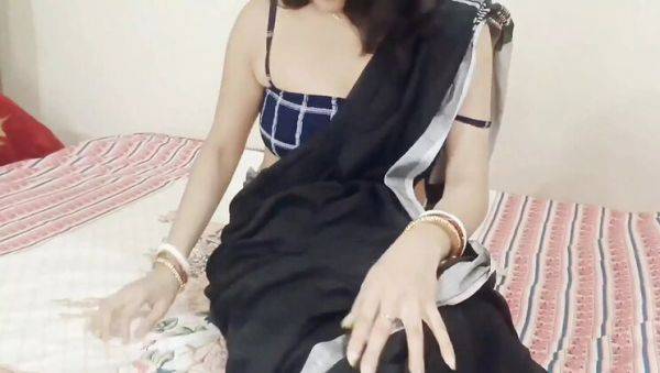 Desi Bhabhi in Black Saree Shows Off Hot Body and Gets Fucked Hard - porntry.com - India on v0d.com