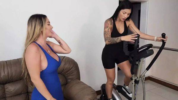 Two Hot Colombian Girls with Big Asses Fuck Hard Until They Cum - porntry.com - Colombia on v0d.com