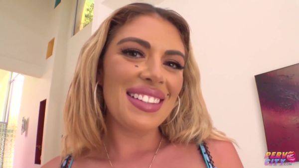 Blondes Goddess Savannah Bond And Vivianne Desilva Deep Anal Hardcore Pleasure - videomanysex.com on v0d.com