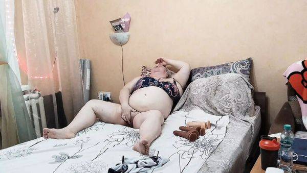 Zona901's Big Tits Friend Masturbates Her Meaty Pussy with Huge Toys in the Evening - xxxfiles.com - Russia on v0d.com