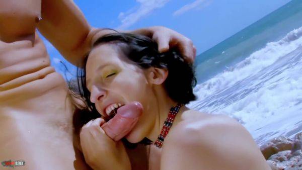 Kthylee Fucked On The Beach By Leo Galvez - videomanysex.com - France on v0d.com