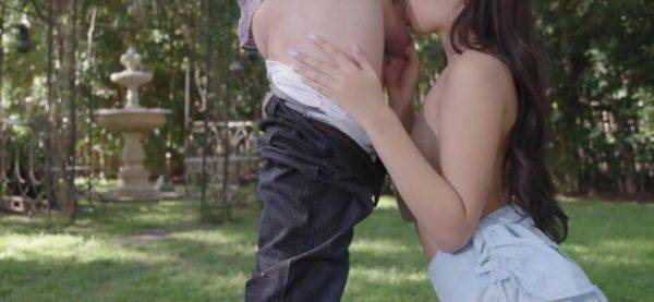 A cute picnic turns into a hot outdoor fuckfest in this HUSTLER Unlimited exclusive! - inxxx.com on v0d.com