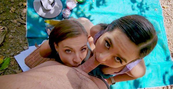 Erotic dick sharing outdoor threesome grants these girls the ultimate treat - alphaporno.com on v0d.com