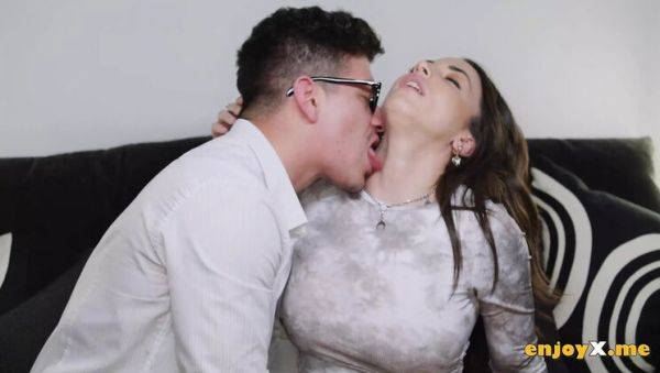 Hot brunette Medusa seduces Jason Carrera in steamy kitchen sex - 4K HD porn - xxxfiles.com on v0d.com