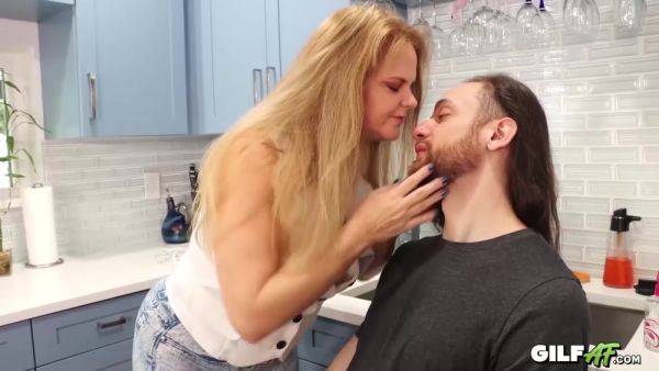 I Fucked Porn Legend Gilf With Micki Lynn - upornia.com on v0d.com