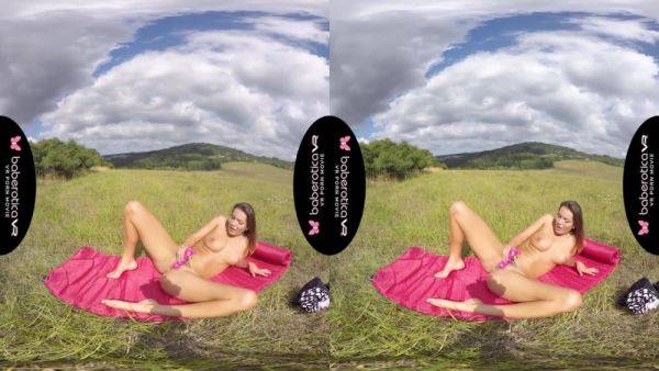 Vanessa Decker And Virtual Reality In Solo Girl Masturbates Outdoors, In Vr - videohdzog.com on v0d.com