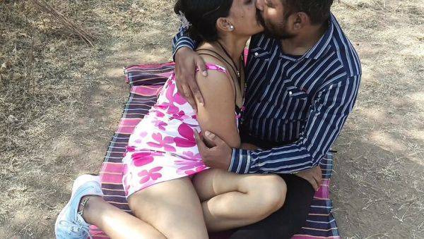 Hot Desi Girlfriend Fucks Village Boyfriend in Romantic Outdoor Sex - Kavita Zawazawi - xxxfiles.com - India on v0d.com