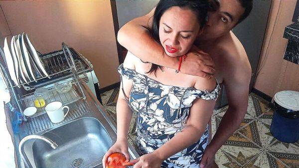 Hot BBW Stepmom Kelly Gets Fucked Hard by StepSon While Peeling Tomatoes in Kitchen - veryfreeporn.com - Usa on v0d.com