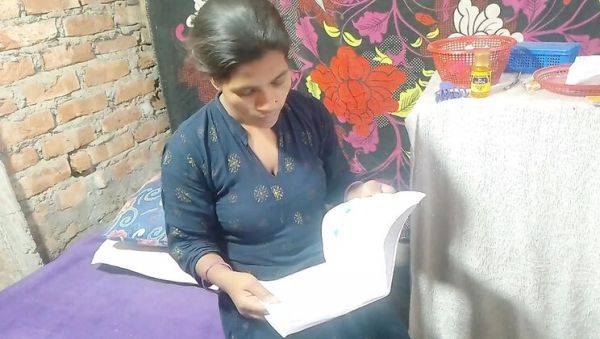 Indian Desi Girl Reads Book Before Hot Homemade Sex in HD - veryfreeporn.com - India on v0d.com