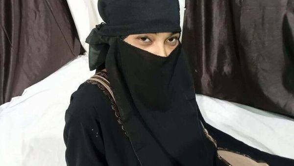 Hot Muslim Housewife Fucked Hard by Home Owner in Hijab - veryfreeporn.com - India - Indonesia - Pakistan on v0d.com