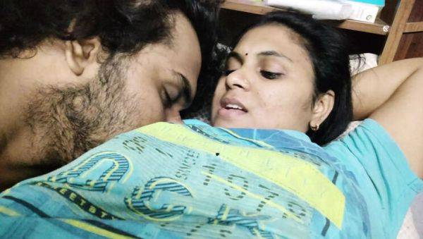 Hot Mallu Couple Romantic Handjob - Vaishnavy Pleasures Sharun Raj's Cock - porntry.com - India on v0d.com